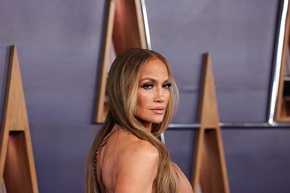 picture: Фанаты Дженнифер Лопес поставили на место хейтера ее откровенных нарядов