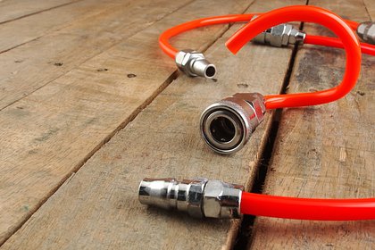 picture: Рабочие вставили в 15-летнего подростка шланг, включили компрессор и погубили его