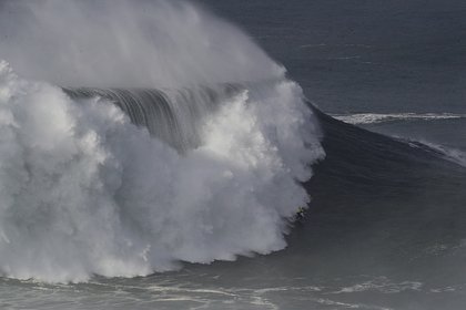 picture: В одной стране объявили угрозу цунами высотой до трех метров