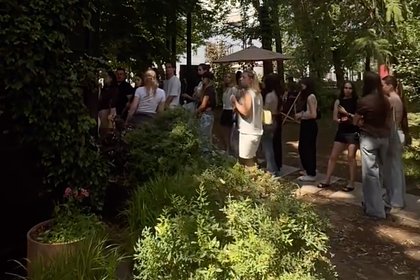 picture: Огромная очередь за печеньями в Москве попала на видео